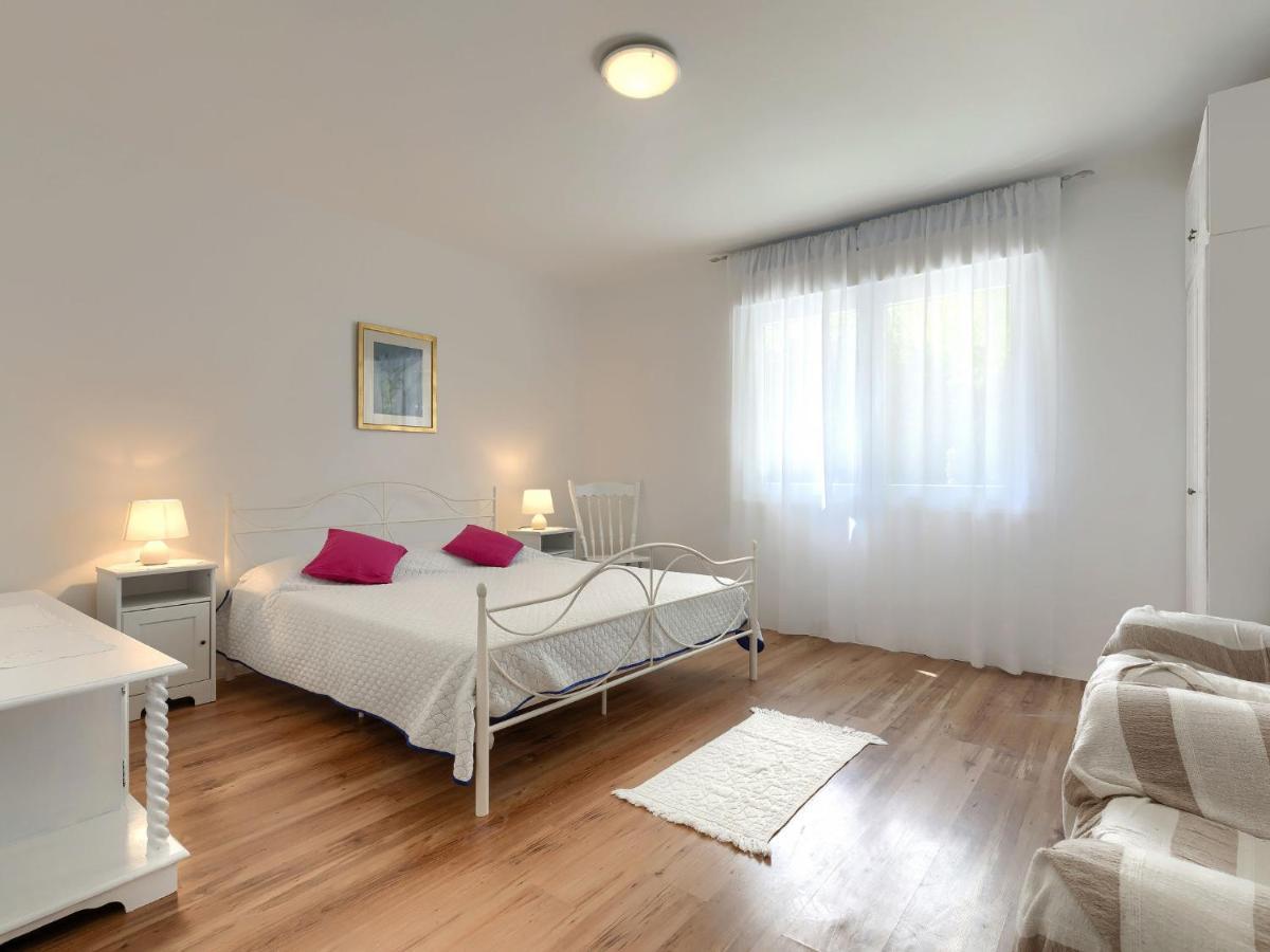 Apartment Laura By Interhome Pula Exterior foto